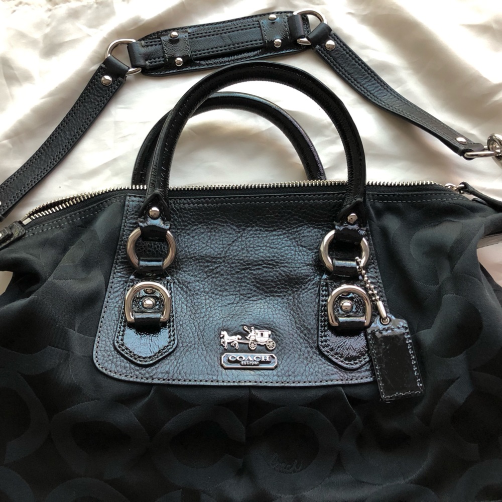 Coach women’s shoulder bag